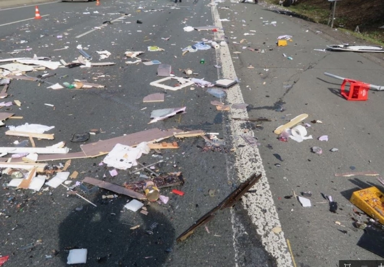 Polska ciężarówka najechała na tył kampera [FOTO]